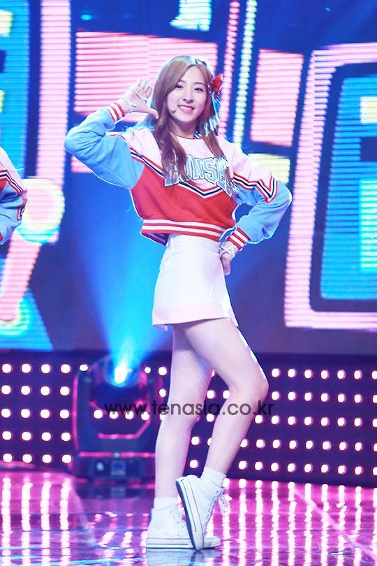 걸그룹 우주소녀 멤버 은서가 4일 오후 경기도 고양시 일산동구 장항동 일산 MBC에서 진행된 ‘쇼!챔피언’에 출연해 멋진 무대를 선보이고 있다.