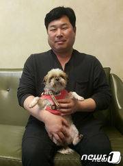 황동열 팅커벨프로젝트 대표와 순심이. © News1