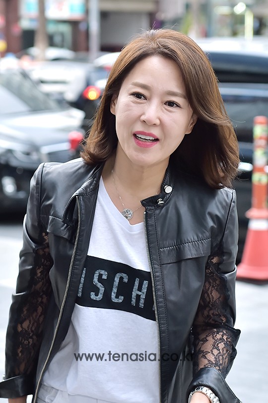 배우 차화연이 9일 저녁 서울 강남구 삼성동의 한 음식점에서 진행된 SBS 드라마 ‘미세스캅2’의 종방연에 참석하고 있다.