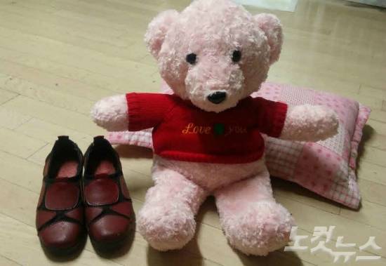 하은(가명·당시 13세)이가 실종 당시 신었던 신발과 매일밤 끌어안고 자던 곰인형(사진=하은 어머니 제공)