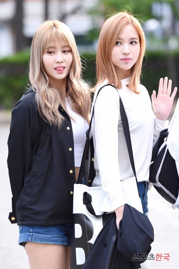 KBS 2TV '뮤직뱅크' 리허설 참석을 위해 출근하는 트와이스 모모 미나. 사진=장동규 기자 jk31@hankooki.com