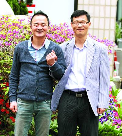 서울 여의도 한강변에서 13일 국내외 교회를 돌며 치유와 간증집회를 함께 개최하는 기독문화선교회 서정형 대표(오른쪽)와 함께 했다.
