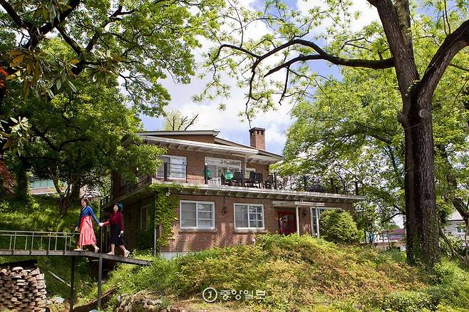 게스트하우스 ‘호랑가시나무언덕’.