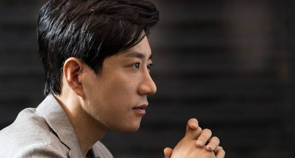 드라마 ‘하얀 거탑'의 천재 외과의사 장준혁을 연기할 때는, 잠 잘 때도 실과 바늘을 놓지 않았다고 한다./사진=고운호 기자