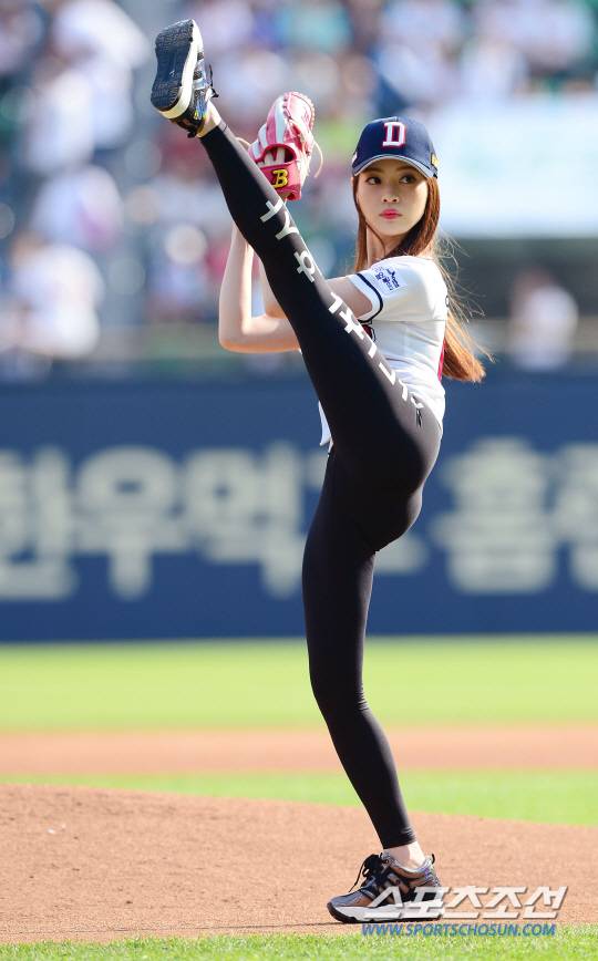 [포토] 하이킥 시구 양정원, 선명한 '애플힙!'