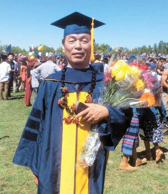 지난 15일(현지시간) 열린 졸업식에서 박사모를 쓴 강 박사.[사진 법무법인 태평양·강봉수]