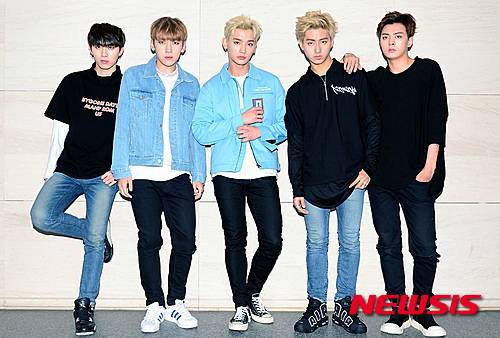 【서울=뉴시스】임태훈 기자 = 신인 아이돌 그룹 MAP6(맵식스)가 서울 중구 충무로 남산스퀘어 빌딩에서 뉴시스와의 인터뷰에 앞서 포즈를 취하고 있다. 2016.06.02.   taehoonlim@newsis.com