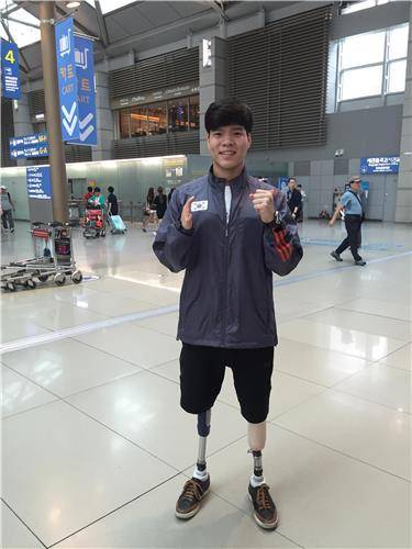 장애인 수영선수 김세진(19·서울시청)이 2016 리우데자네이루 올림픽 남자 마라톤수영 10km 최종예선에 참가하려고 6일 대회가 열리는 포르투갈로 떠나기에 앞서 각오를 다지고 있다.[스포티즌 제공]