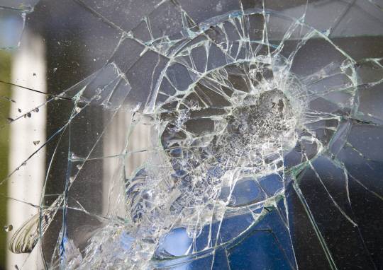 학부모 등 3명의 피의자가 여교사를 상대로 성폭력을 저질렀다. 우발적인 범행이라고 뻔뻔하게 주장했지만 석연치 않은 구석이 너무 많다./이미지투데이