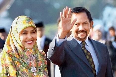 브루나이 하사날 볼키아 국왕과 첫 번째 왕비 라자 이스테리 펜기란 아낙 살레하 [사진=PTI]