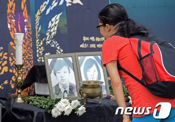 미군 장갑차에  깔려  목숨을 잃은여중생 '효순·미선 사건' 추모 분향소가 지난 2014년 6월13일 대한문 앞에 마련됐다. /뉴스1© News1