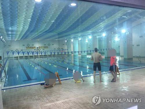 익사사고가 발생한 인천의 한 청소년수련관 수영장 전경.