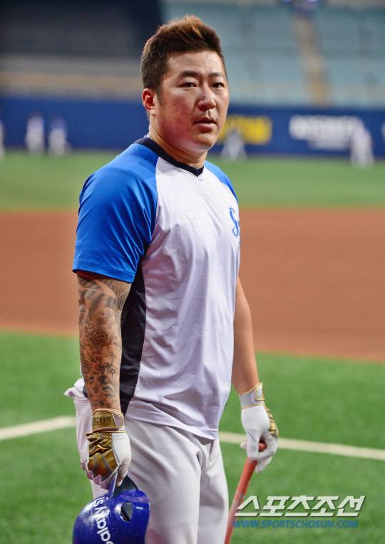 [포토] 최형우 '엄청난 파워가 숨겨진 팔 문신'