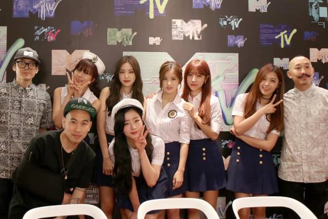 에이핑크와 파 이스트먼트 사진=플랜에이 엔터테인먼트