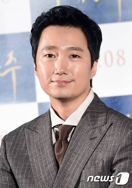 배우 박해일이 포털 사이트 증명사진과 관련한 에피소드를 공개했다. © News1star DB