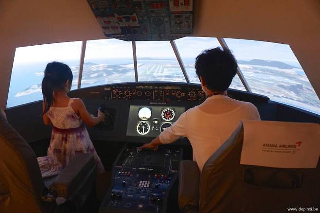 밀랍인형박물관 그레뱅 뮤지엄_인터랙티브 게임(비행기) 체험