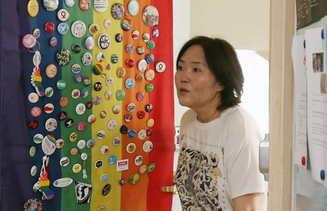 뽀미씨는 다니던 직장에서 1년 전에 부당한 해고를 당한 뒤 집으로 돌아오며 지하철을 탔는데, 어느 순간 갑자기 ‘지하철 안의 모든 사람들은 나와 다른 세계에 있고, 나만 동떨어져서 혼자만의 세계에 버려져 있다’는 느낌이 왈칵 몰려왔다고 했다. 그날 저녁 뽀미씨는 딸에게 ‘너는 온통 세상과 싸우고 있는데, 엄마는 그걸 오늘에야 이해했구나. 미안하다”며 진심으로 사과했다. 강재훈 선임기자 khan@hani.co.kr