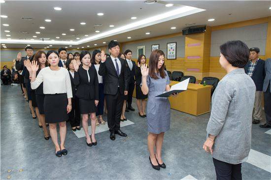 신규 공무원 임용식. 사진은 기사와 관련이 없음. 아시아경제DB