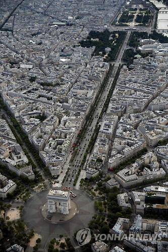 프랑스 혁명 기념일 퍼레이드 벌어진 파리 개선문 주변(AFP=연합뉴스)