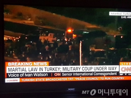 터키 군부 쿠데타 상황 CNN 화면캡처.