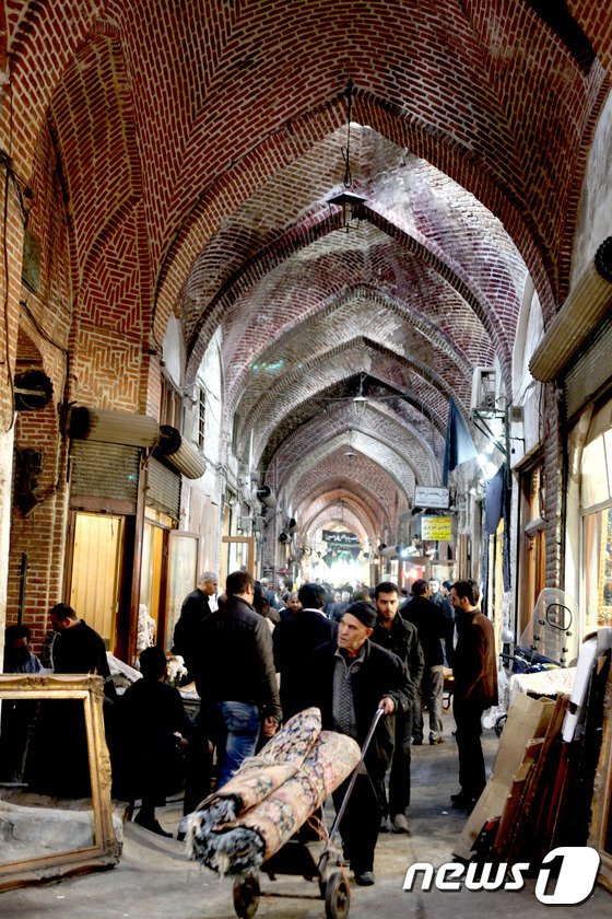페르시아에서, 더 넓게 이슬람 문화권에서 바자르는 단순한 시장의 역할 뿐만 아니라 정보와 삶을 나누는 독립된 커뮤니티를 형성하고 있다. © News1 이상문 기자