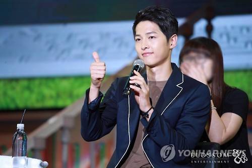 중국 상하이에서 열린 팬미팅에 참석한 송중기 [블러썸엔터테인먼트 제공=연합뉴스.자료사진]