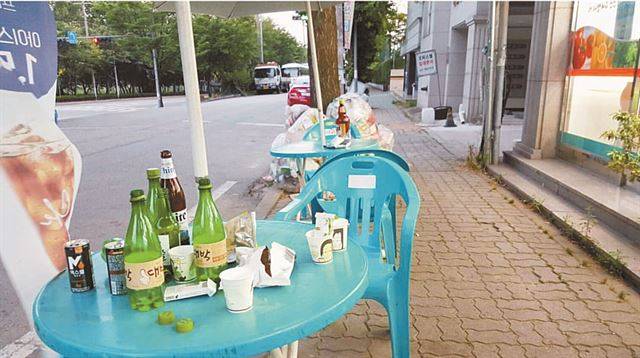 열에 다섯은 기본적인 먹었으면 치우는 것조차 모른다. 진짜 싫다.#매너있게좀살자 #알바스타그램 #데일리 #20살 #일상  (al****)