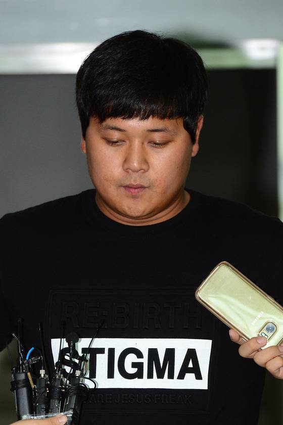 승부조작 사실을 자진신고한 KIA 타이거즈 투수 유창식(24)의 모습. 유창식에게 승부조작을 제의한 혐의를 받고 있는 브로커 김모씨가 현역 프로야구 선수의 친형이자 대학시절까지 야구선수를 한 것으로 드러나 경찰은 승부조작 가담자가 더 있을 것으로 보고 수사를 확대하고 있다. /사진=뉴스1