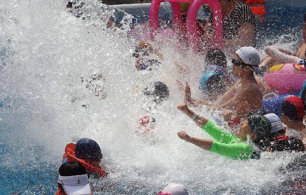 [헬스조선]귓속이 습한 사람에게 잘 생기는 외이도 진균증 증상은 가려움, 통증, 악취 등이 있으며 치료는 곰팡이균을 없애는 항진균제 연고를 외이도에 도포해야 한다/사진=조선일보 DB