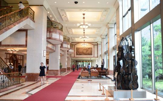 서울파이낸스센터 로비. 애초 계획 당시부터 최고를 표방했던 오피스빌딩답게 서울파이낸스센터 빌딩의 로비는 그 어떤 오피스빌딩보다 화려하다.