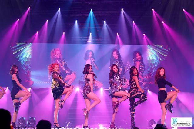 이날 자신들을 “JYP 소속 가수 중 가장 선배”라고 소개한 원더걸스가 지난해 발표한 ‘I feel you’를 선보이고 있다. JYP엔터테인먼트 제공