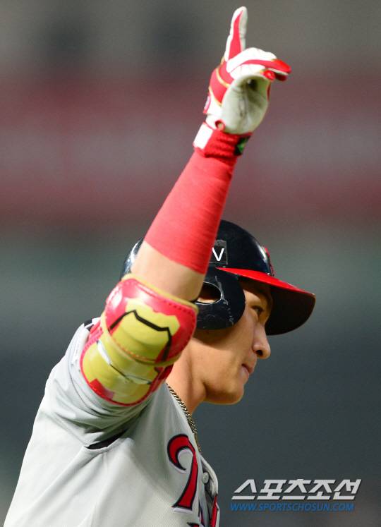 [포토] 만루포 오지환 '경기는 내가 지배한다!'