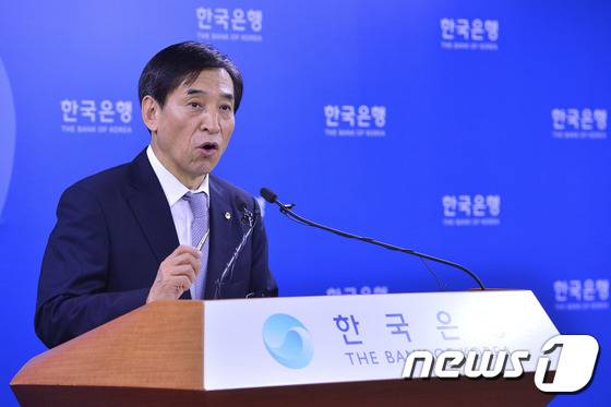 이주열 한국은행 총재가 11일 오전 서울 중구 한국은행 기자실에서 통화정책방향을 설명하고 있다.  2016.8.11/뉴스1 © News1 신웅수 기자