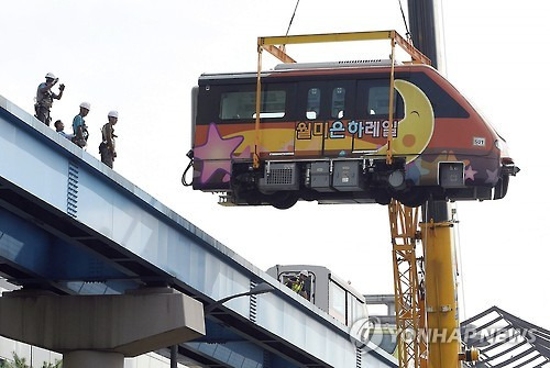 작년 7월 철거되는 차량. [연합뉴스 자료 사진]