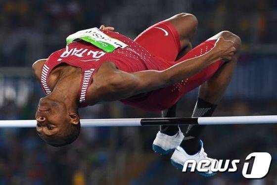 카타르의 무타즈 에사 바심 © AFP=뉴스1