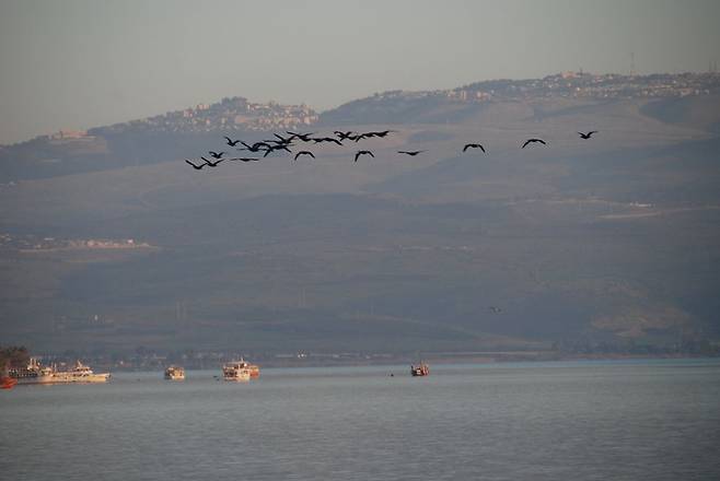 하나의 세계가 파괴될 때 새는 알에서 깨어난다. 내가 만든 에고의 잣대가 무너질 때 ‘신의 속성’이 깨어난다.