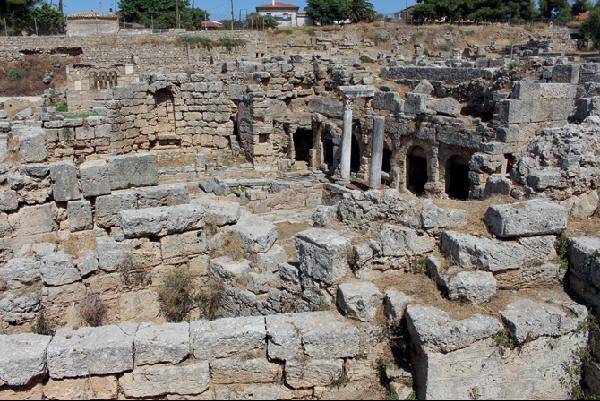 [월간산]고린도의 유적 밑에 있는 지하도시 유적의 한 단면을 볼 수 있다. 지하도시 밑에 시지프스신화에 나오는 왕국의 도시가 있다고 한다.