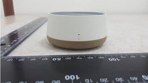 삼성이 FCC에 제출한 사진. 중간에 마이크가 있다[FCC 캡처]