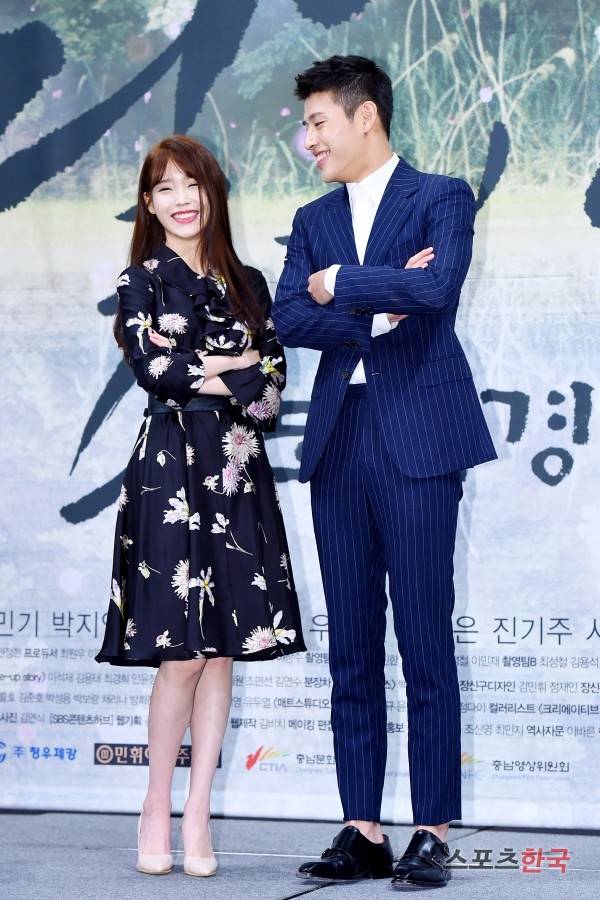 '달의 연인 - 보보경심 려' 제작발표회에 참석하고 있는 아이유 강하늘. 사진=이규연 기자 fit@hankooki.com