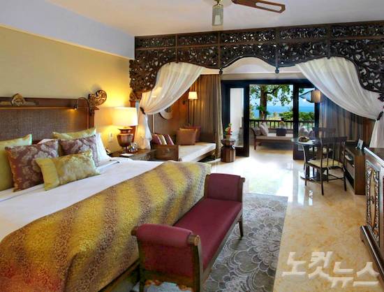 발리스러운 인테리어가 눈에 띄인다. (사진=스테이앤모어 제공)