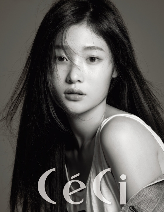 정채연