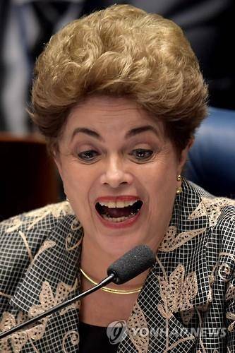 상원에서 최후변론하는 호세프(AFP=연합뉴스)