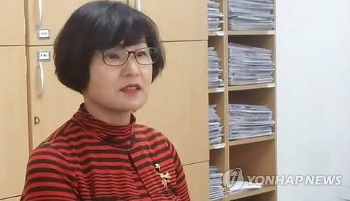 일본뇌염 환자 발생 설명하는 광주시 관계자     (광주=연합뉴스) 송형일 기자 =올해 처음으로 광주에서 일본뇌염 환자가 발생한 31일 오전 광주시청 브리핑에서 정순복 건강정책과장이 관련 내용을 설명하고 있다.