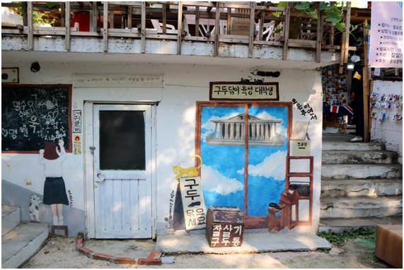 옛날 사진 찍기에 적합한  이화동‘졸리상점’.