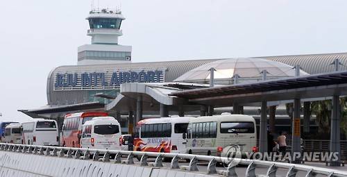 제주공항 렌터카 셔틀버스[연합뉴스 자료사진]