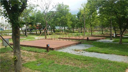 영산강 대상근린공원에 추가 확장된 야영장 시설[광주시 제공=연합뉴스]