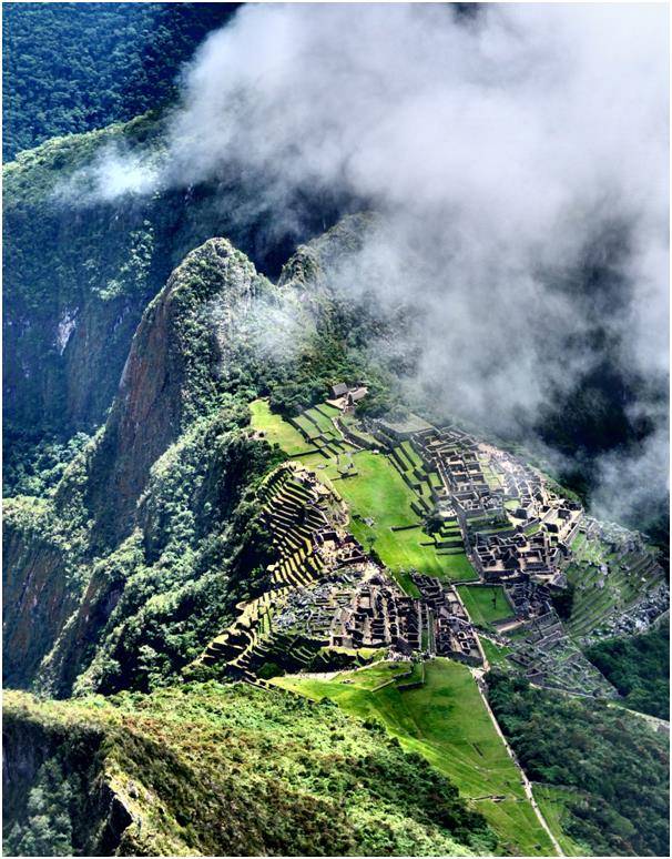 No pain, No gain. 몬타냐 마추픽추에서 보면 마추픽추가 바로 발 밑이다. 보였다가 숨었다가, 새침한 마추픽추.