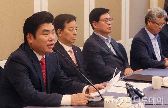 원유철 새누리당 의원이 12일 서울 여의도 국회 귀빈식당에서 열린 북핵 해결을 위한 새누리당 의원 모임(핵포럼) 긴급 간담회에서 모두 발언을 하고 있다. 2016.9.12/뉴스1  <저작권자 © 뉴스1코리아, 무단전재 및 재배포 금지>