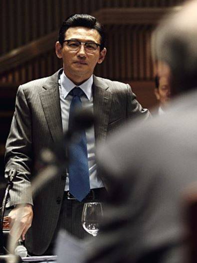 영화 '아수라' 황정민이 또 다른 악역 연기를 선보이며 '악인 끝판' 캐릭터를 구축했다.ⓒ 영화 아수라 스틸