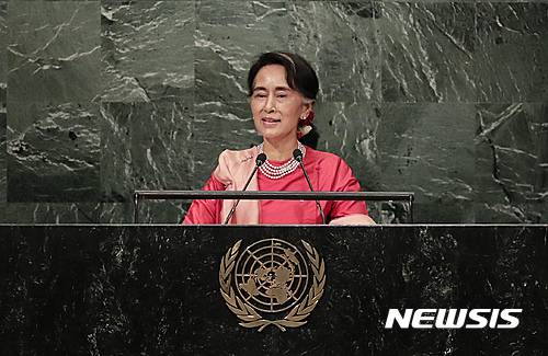 【유엔본부=AP/뉴시스】아웅산 수지 미얀마 국가자문역 겸 외무장관이 21일(현지시간) 유엔 총회에서 연설하고 있다. 2016.09.22